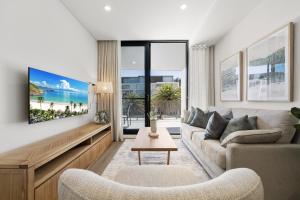 TV a/nebo společenská místnost v ubytování Fremantle 1-Bed Close to Beach & Shops