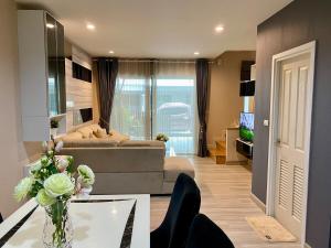 Televiisor ja/või meelelahutuskeskus majutusasutuses Cozy home near impact arena