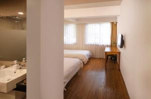 Letto o letti in una camera di Xiamen Gulangyu Heitan Hotel