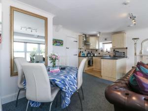 Η κουζίνα ή μικρή κουζίνα στο Sea View apartment
