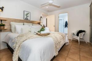 Postel nebo postele na pokoji v ubytování Sunbird Gardens Villa 3