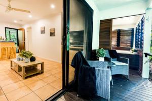 Posezení v ubytování Sunbird Gardens Villa 3