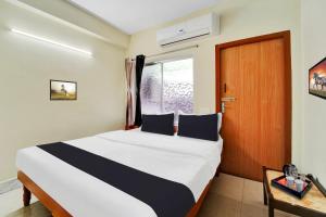 Postel nebo postele na pokoji v ubytování Super Hotel O Erode Bus Stand