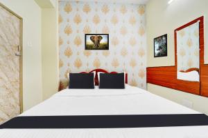 Postel nebo postele na pokoji v ubytování Super Hotel O Erode Bus Stand