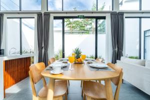Posezení v ubytování Light Way Villa in Canggu