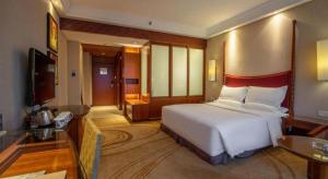 Postel nebo postele na pokoji v ubytování Ocean Spring Metropark Hotel Zhuhai