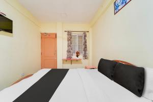 Postel nebo postele na pokoji v ubytování Super Hotel O Airport Road Coimbatore