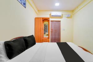 Postel nebo postele na pokoji v ubytování Super Hotel O Airport Road Coimbatore