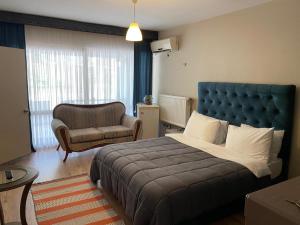 A seating area at EVİM APART HOTEL