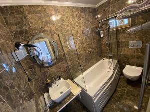 A bathroom at EVİM APART HOTEL