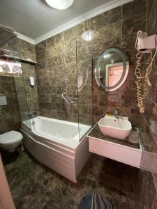 A bathroom at EVİM APART HOTEL