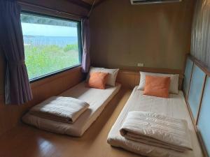 Postel nebo postele na pokoji v ubytování 旺旺部落小木屋