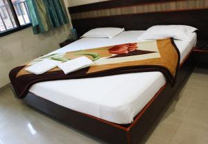 Postel nebo postele na pokoji v ubytování Sai Atithi Resort