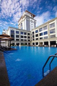 Piscina de la sau aproape de Perdana Kota Bharu