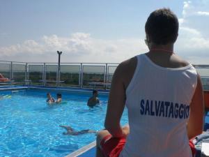 Bazén v ubytování Hotel Krone nebo v jeho okolí