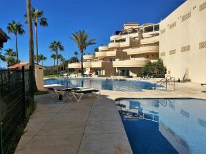 Bazén v ubytovaní Apartments Bermuda Beach alebo v jeho blízkosti