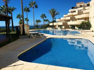 Bazén v ubytovaní Apartments Bermuda Beach alebo v jeho blízkosti