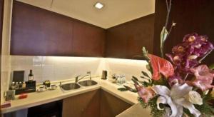 Argyle International Airport Hotel Shanghai的厨房或小厨房