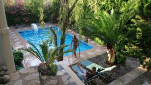 Πισίνα στο ή κοντά στο Mikros Paradisos