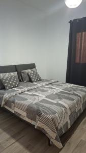 Кровать или кровати в номере Entire Villa Albion 5 Bedroom and 4 bathrooms 270m2