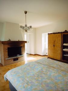 TV a/nebo společenská místnost v ubytování Casa Anna + 40 fotografií