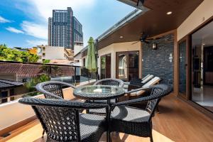 Χώρος καθιστικού στο Luxury Pool Villa T1 near Walking Street 5BR 9 Persons