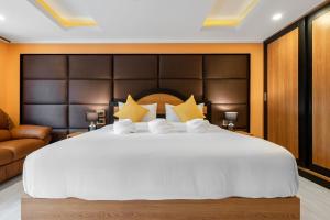 Ένα ή περισσότερα κρεβάτια σε δωμάτιο στο Luxury Pool Villa T1 near Walking Street 5BR 9 Persons +42 φωτογραφίες