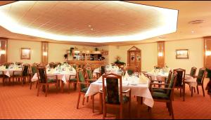 A restaurant or other place to eat at Hotel Royal