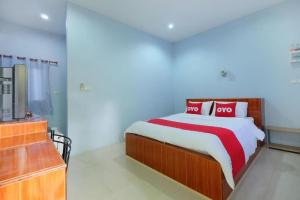 a bedroom with a bed and a flat screen tv at OYO 675 Phu Ching Resort in Ao Nang Beach