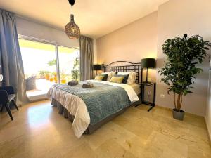 Posteľ alebo postele v izbe v ubytovaní Apartments Bermuda Beach