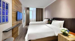 Postel nebo postele na pokoji v ubytování Hanting Premium Hotel Shanghai Xizang Nan Road