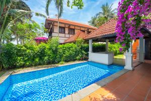 Бассейн в Son Tra Beach Resort & Spa Danang или поблизости