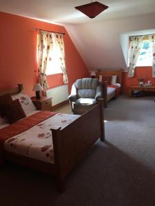 Postel nebo postele na pokoji v ubytování Heeneys Lodge B&B