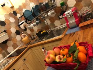 A kitchen or kitchenette at Donna Margherita Appartamento