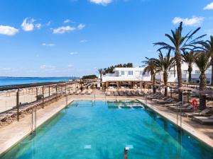 Bazén v ubytovaní Hotel Riu Palace La Mola alebo v jeho blízkosti