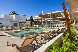 Bazén v ubytovaní Hotel Riu Palace La Mola alebo v jeho blízkosti