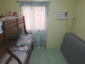 Postel nebo postele na pokoji v ubytování Rudy's Inn by Villa Remedios Resort + 28 fotografií