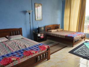 Ένα ή περισσότερα κρεβάτια σε δωμάτιο στο SPOT ON 89920 Muwaffaq Inn