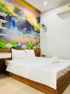 En eller flere senge i et værelse på Sunrise Homestay