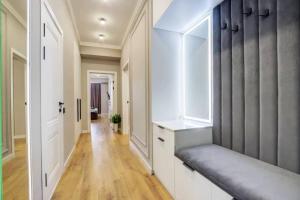 Χώρος καθιστικού στο 2 room apartment 95 to the Bay Tash Tower complex