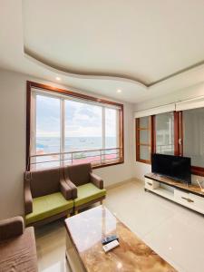 TV a/nebo společenská místnost v ubytování Sao Mai Hotel & Apartment