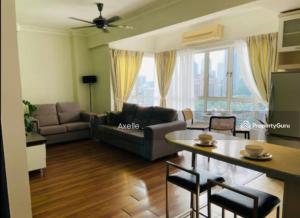 Posezení v ubytování Comfortable Room with Local Hosts Ideal KLCC Stay