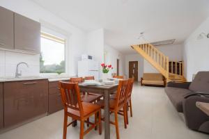Khu vực ghế ngồi tại Spacious House with Parking & Garden by Noclegi Renters