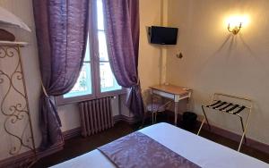 Postel nebo postele na pokoji v ubytování Hotel Montsegur