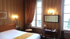 Postel nebo postele na pokoji v ubytování Hotel Montsegur