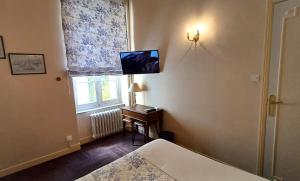 Postel nebo postele na pokoji v ubytování Hotel Montsegur