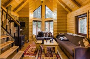 Posezení v ubytování NMAL Cabins