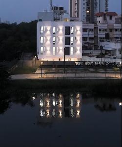 Výhled na řeku, která protéká v blízkosti apartmánu
