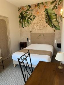 Postel nebo postele na pokoji v ubytování Hotel Montsegur