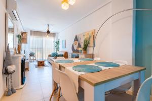 a dining room with a table and chairs at Duplex Torre La Sal Magic World in Cabanes